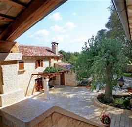 4 bedroom villa with pool near Svetvinčenat, Istria, sleeps 10